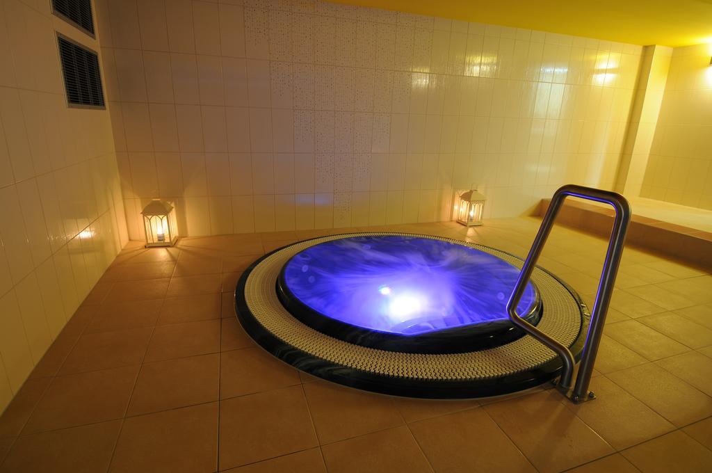 Rožnov pod Radhoštěm Wellness Resort Energetic מראה חיצוני תמונה