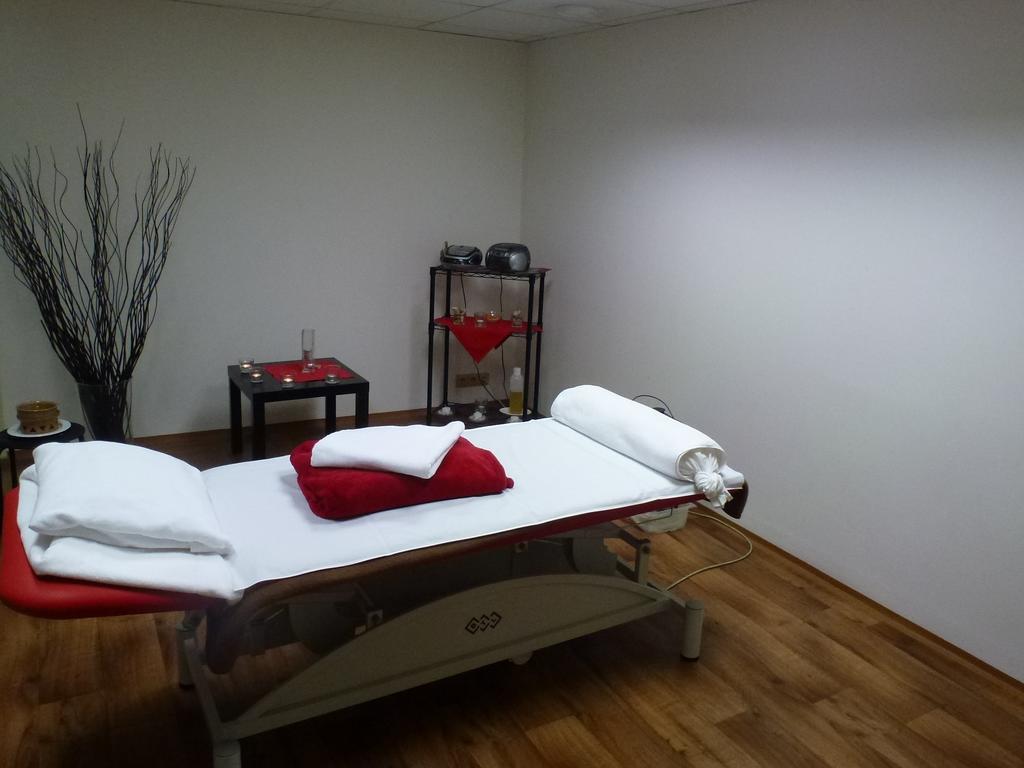 Rožnov pod Radhoštěm Wellness Resort Energetic מראה חיצוני תמונה